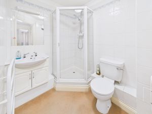 SEPARATE SHOWER ROOM- click for photo gallery